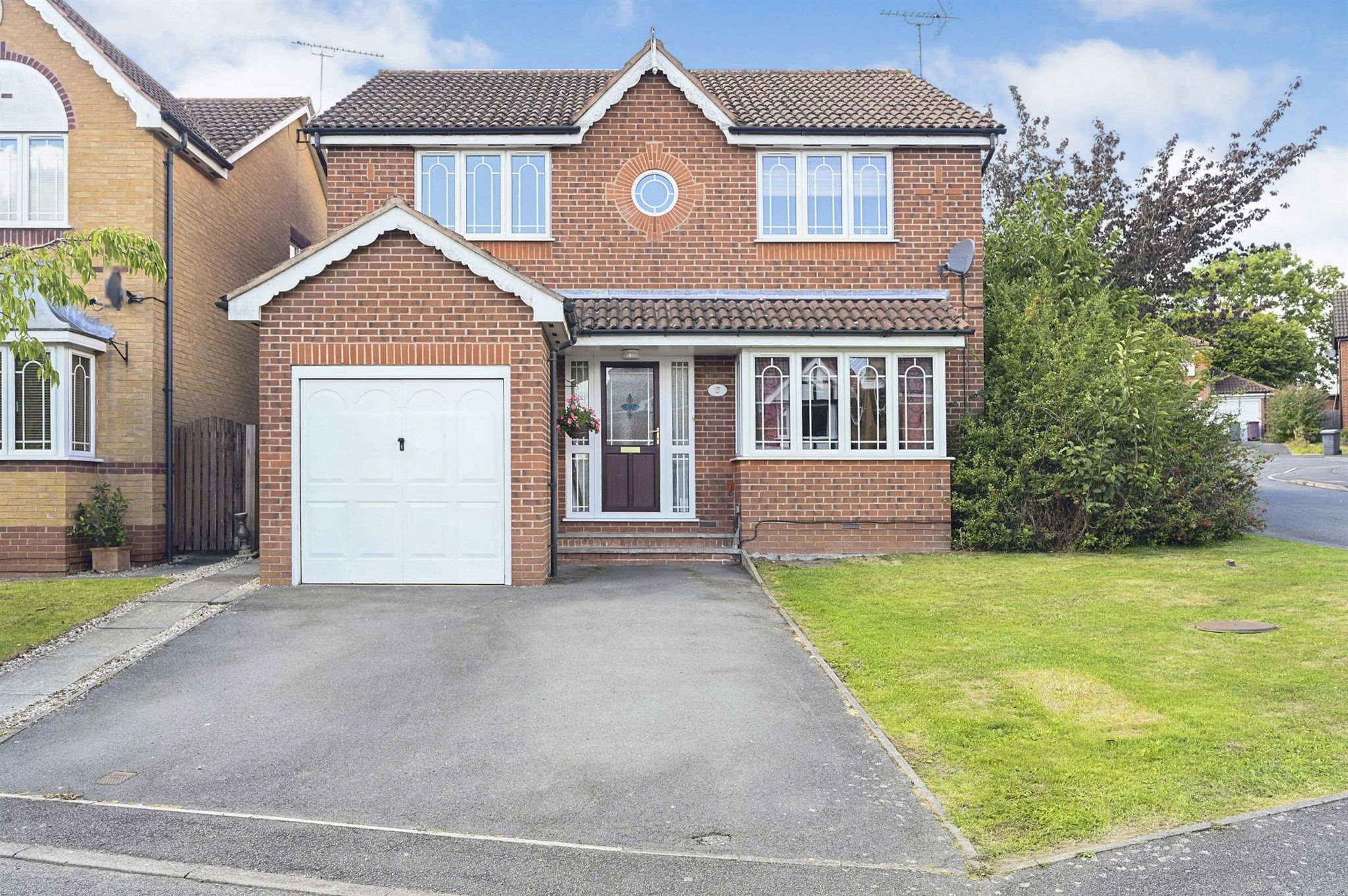 4 bed detached house for sale in Millers Dale Drive, South Normanton