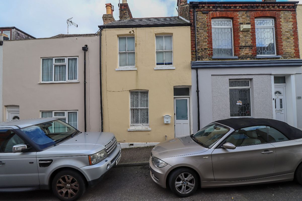 2 bed terraced house for sale in Alexandra Road, Ramsgate CT11 Zoopla