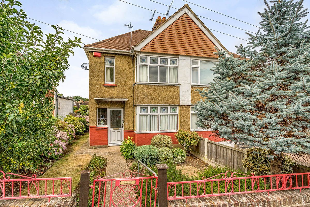 3 bed semidetached house for sale in Pump Lane, Rainham, Gillingham