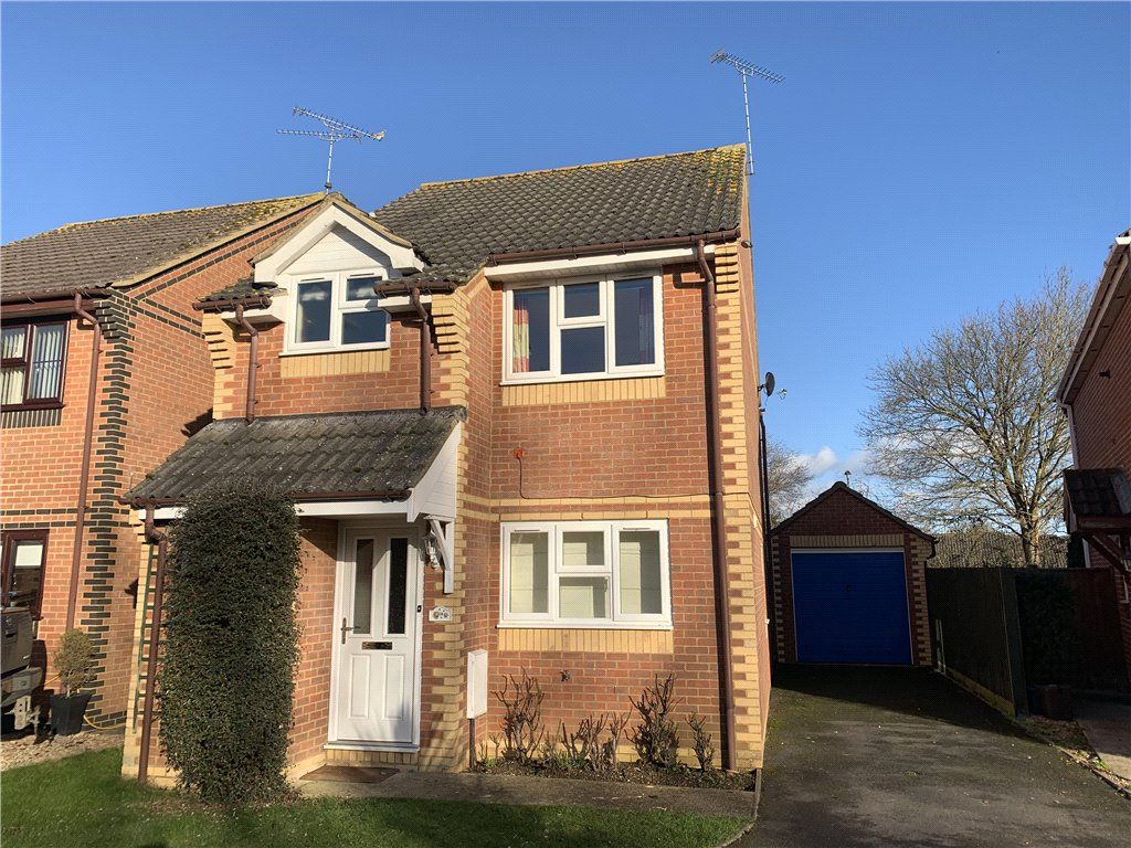 3 bed detached house to rent in Thomas Hardy Close, Sturminster Newton