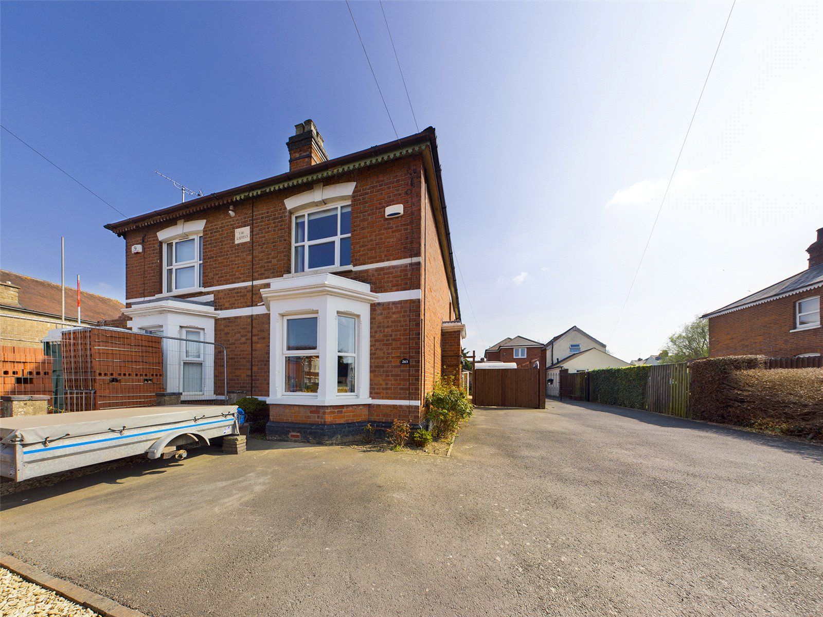 3 bed semidetached house for sale in Stroud Road, Gloucester