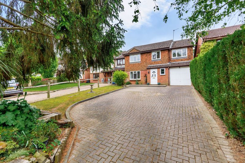 4 bed detached house for sale in Caterham Drive, Old Coulsdon, Coulsdon