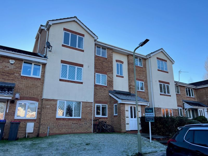 2 bed flat to rent in Midland Court, Stanier Drive, Madeley, Telford