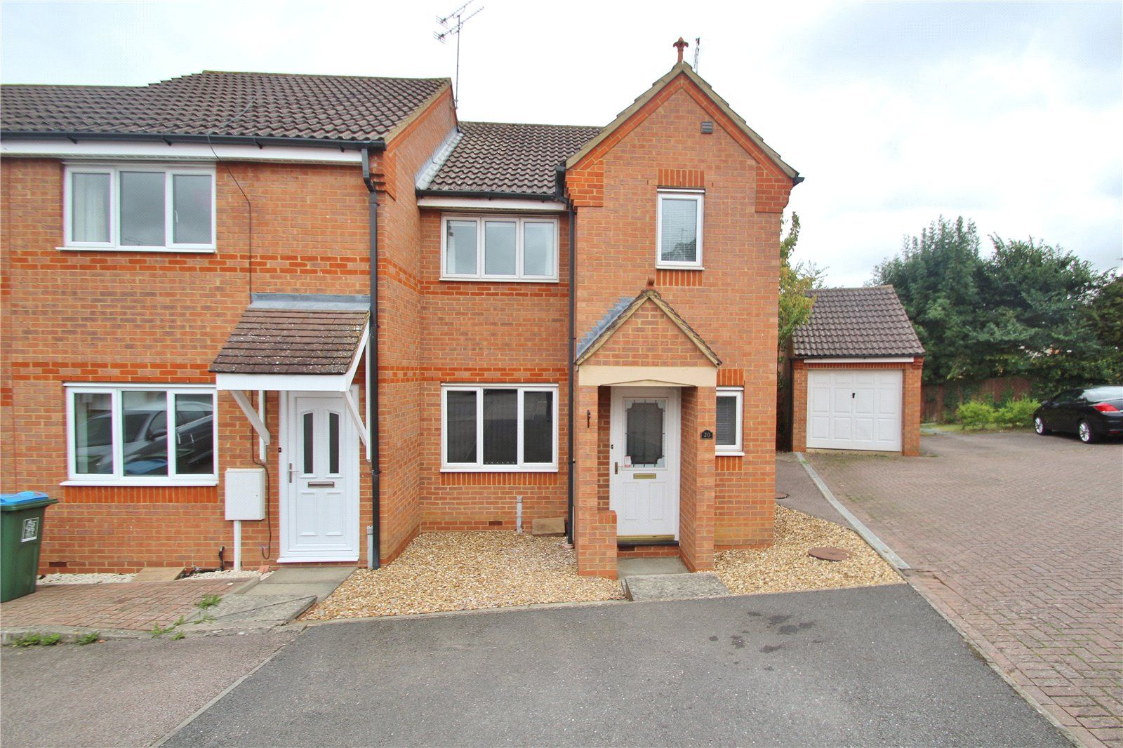 3 bed end terrace house to rent in Clover End, Buckingham MK18 Zoopla