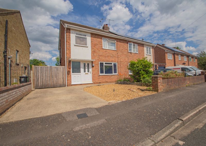 3 bed semidetached house for sale in Pennine Way, Gunthorpe