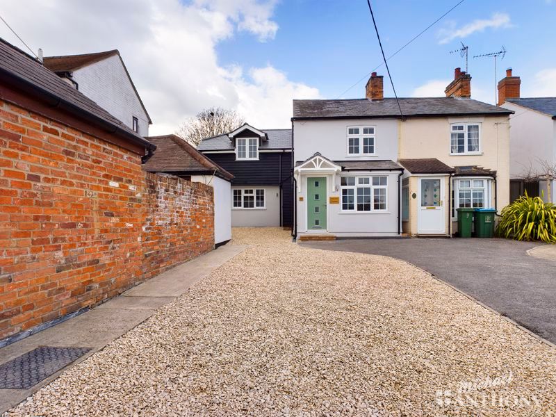 3 bed semidetached house for sale in Aylesbury Road, Bierton
