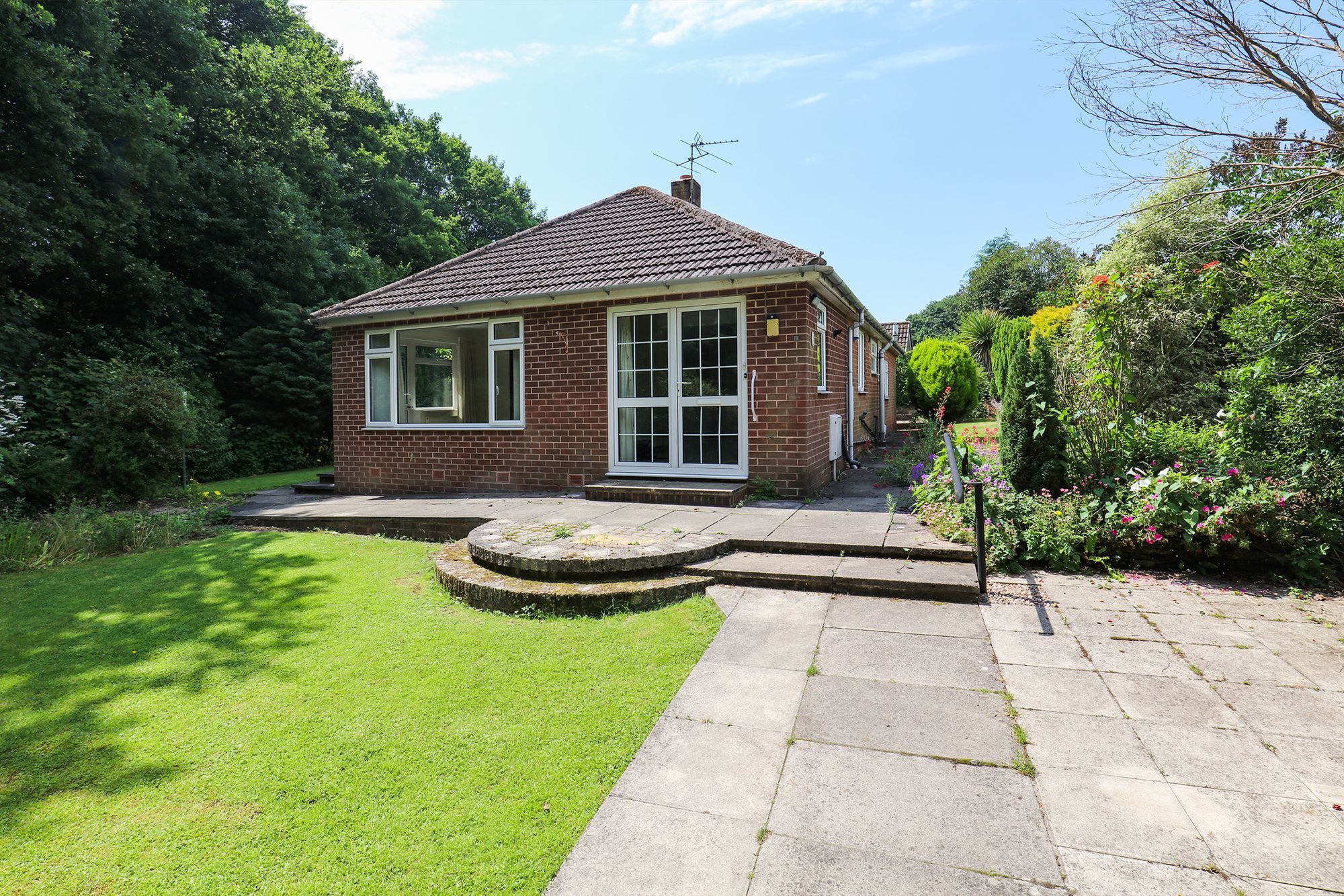 3 bed detached bungalow for sale in Stonelow Crescent, Dronfield S18