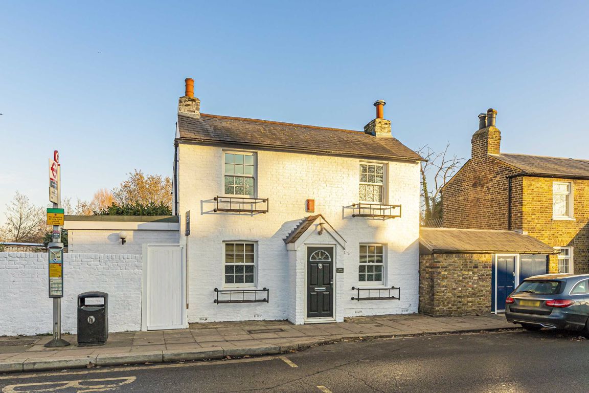 2 bed property to rent in High Street, Hampton TW12 Zoopla