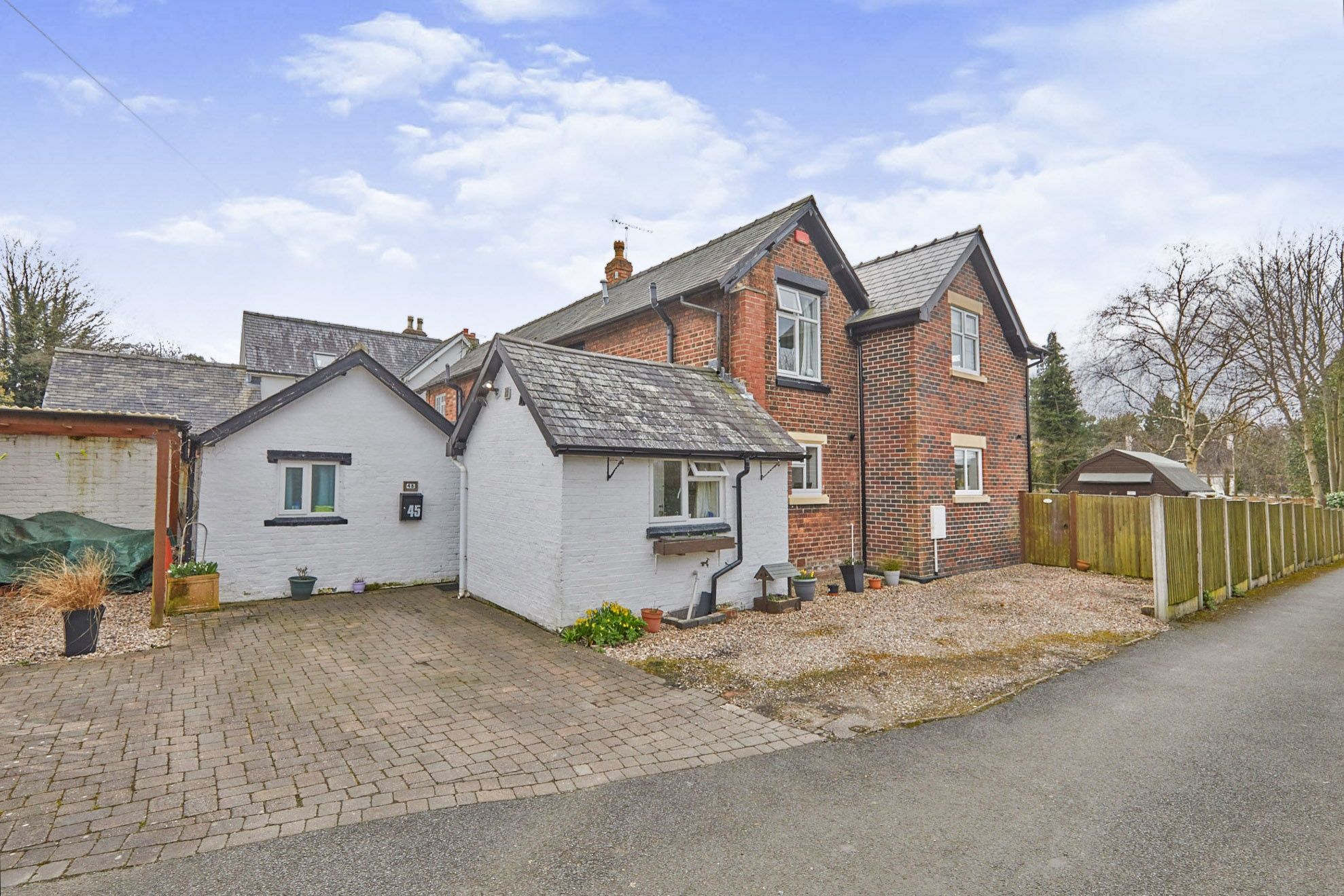 3 bed semidetached house for sale in Ashby Road East, Bretby, Burton