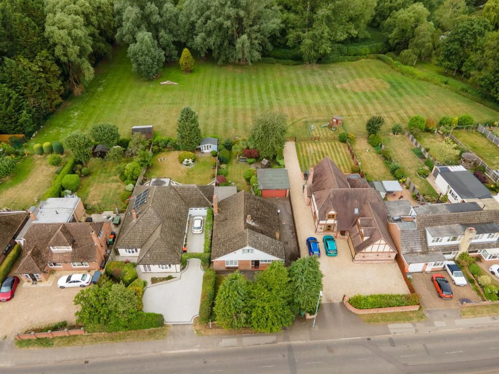 4 bed detached house to rent in Plantation Road, Heath And Reach