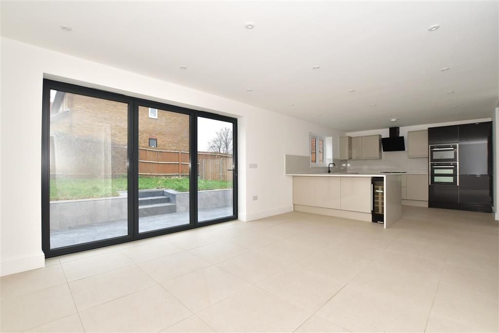 4 bed detached house for sale in Frindsbury Hill, Frindsbury, Rochester