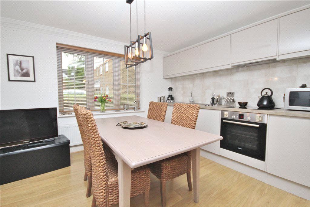 2 bed flat to rent in Fircroft Road, Englefield Green, Egham, Surrey TW20 Zoopla