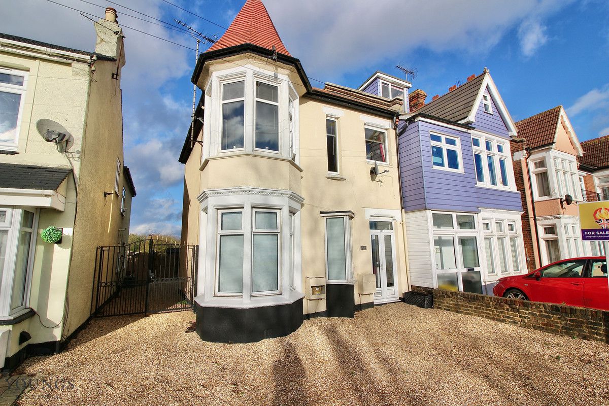 2 bed flat for sale in London Road Hadleigh, Benfleet SS7 Zoopla