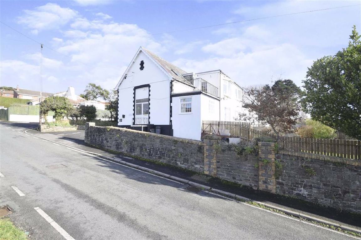 3 bed semidetached house for sale in Court Farm Road, Pembrey, Burry