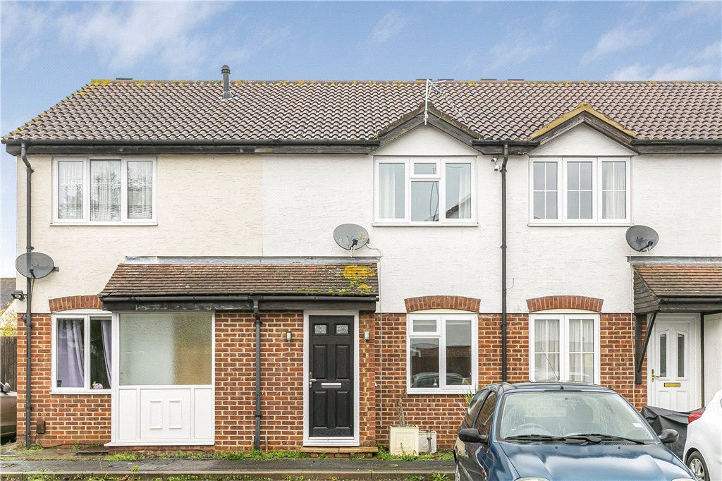 2 bed terraced house for sale in Willowmead, StainesUponThames TW18