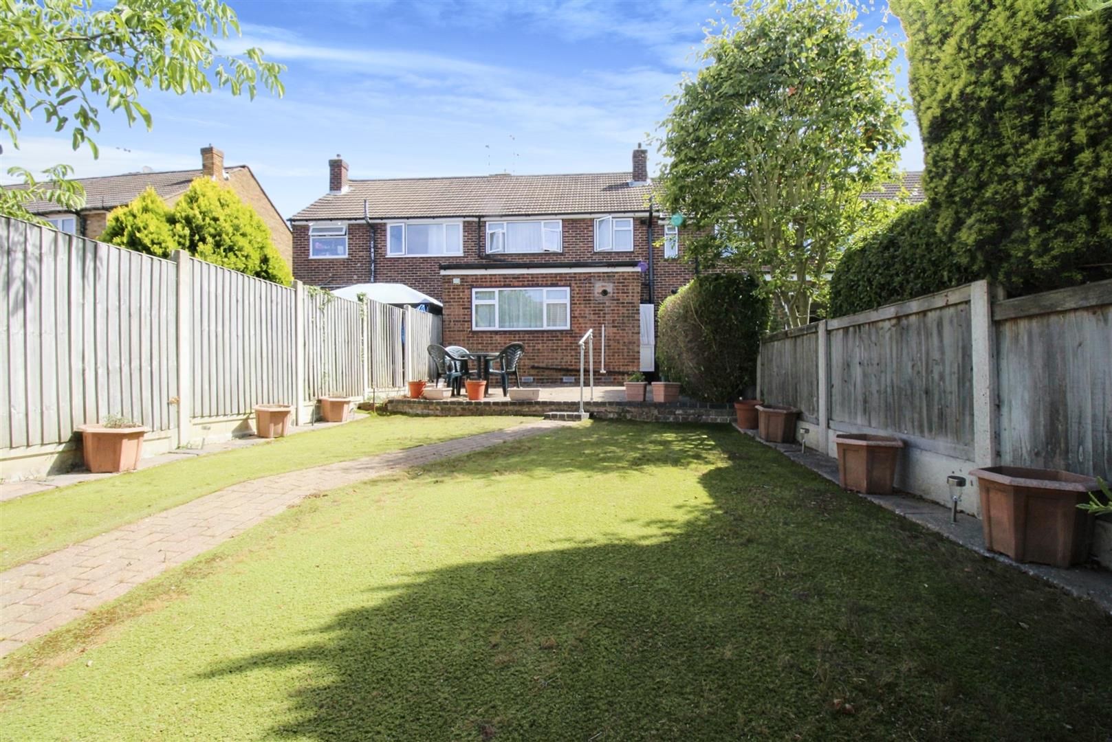 3 bed terraced house for sale in Linden Close, Chelmsford CM2 Zoopla