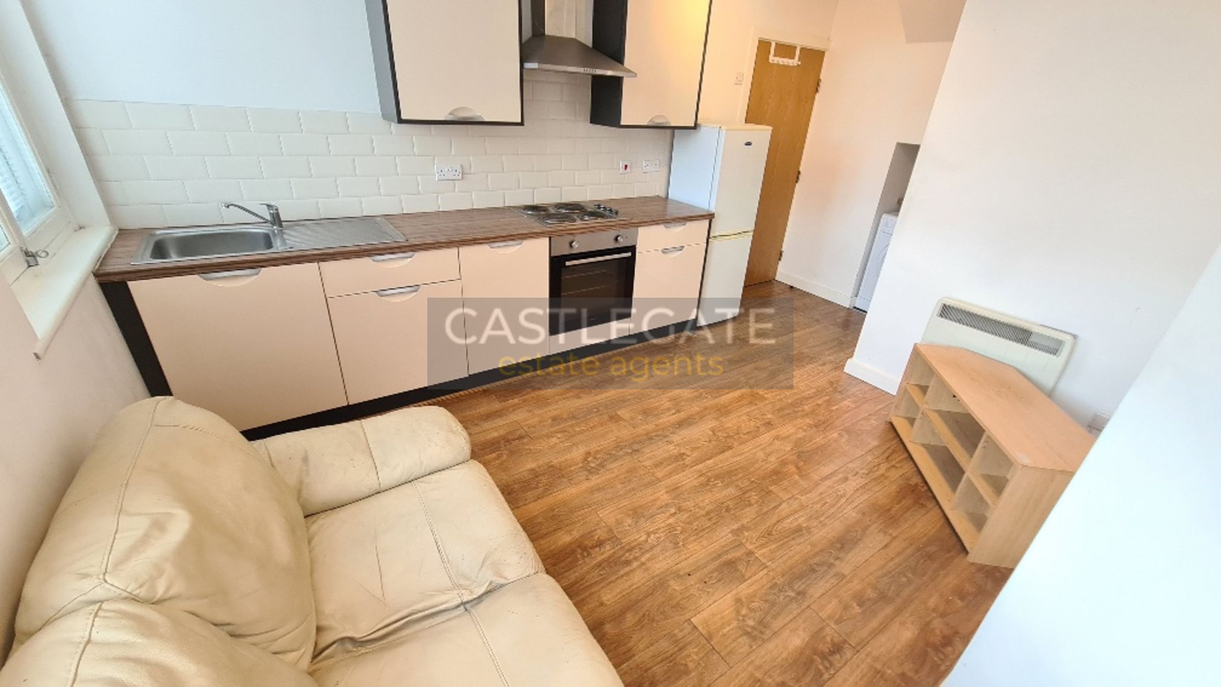 2 bed flat to rent in Fitzwilliam Street, Huddersfield, West Yorkshire