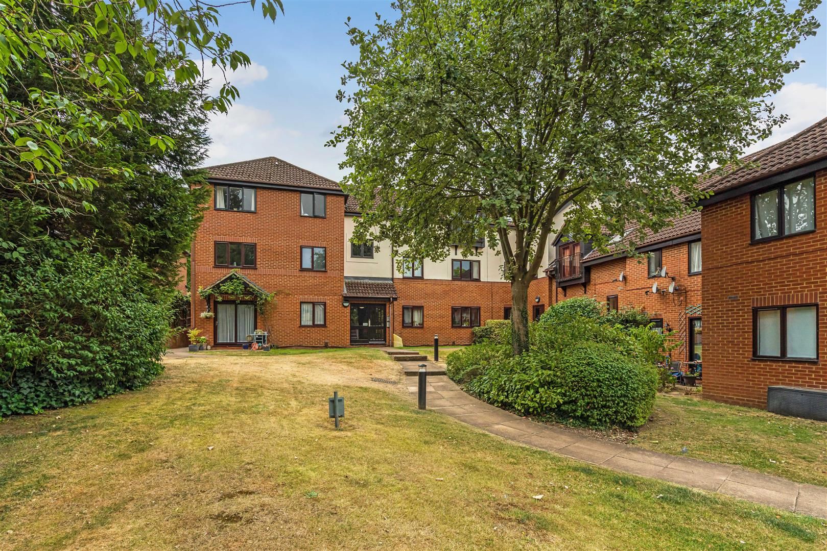 1 bed flat for sale in Furnished Apartment, Eaton Avenue, High