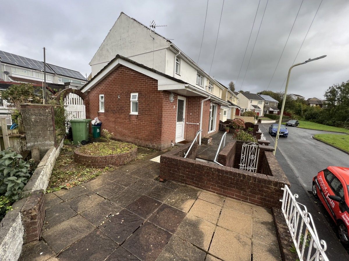 3 bed semidetached house for sale in Highlands Close Tonyrefail