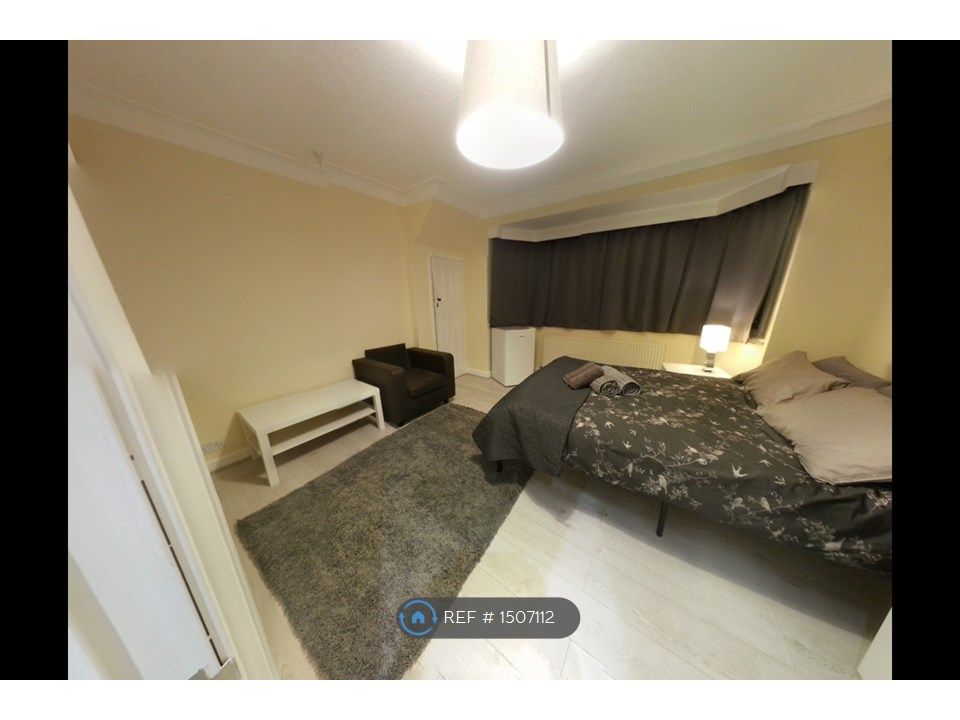 Room to rent in Fleetwood Road, London NW10 Zoopla