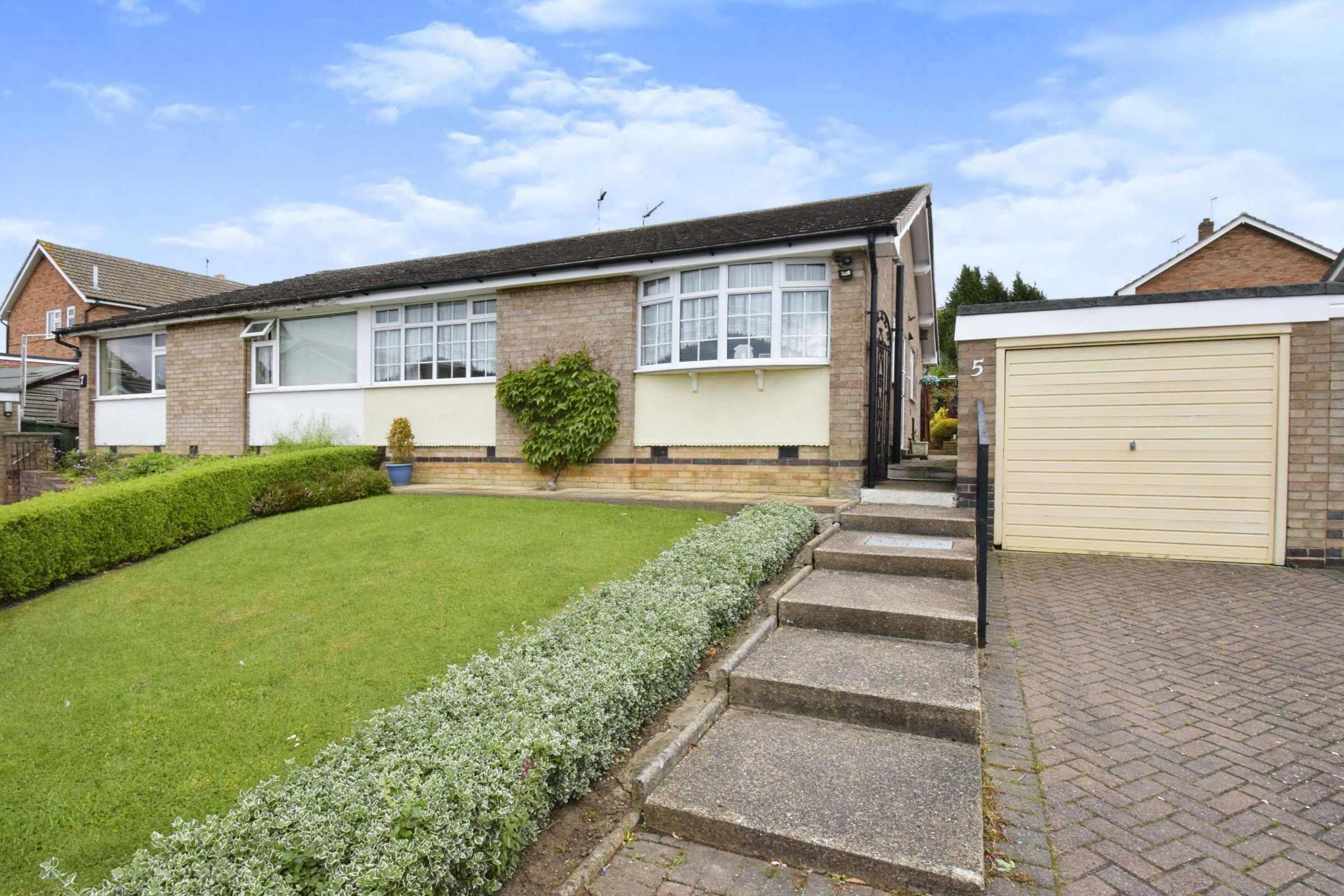 2 bed bungalow for sale in Geddington Close, Wigston, Leicestershire