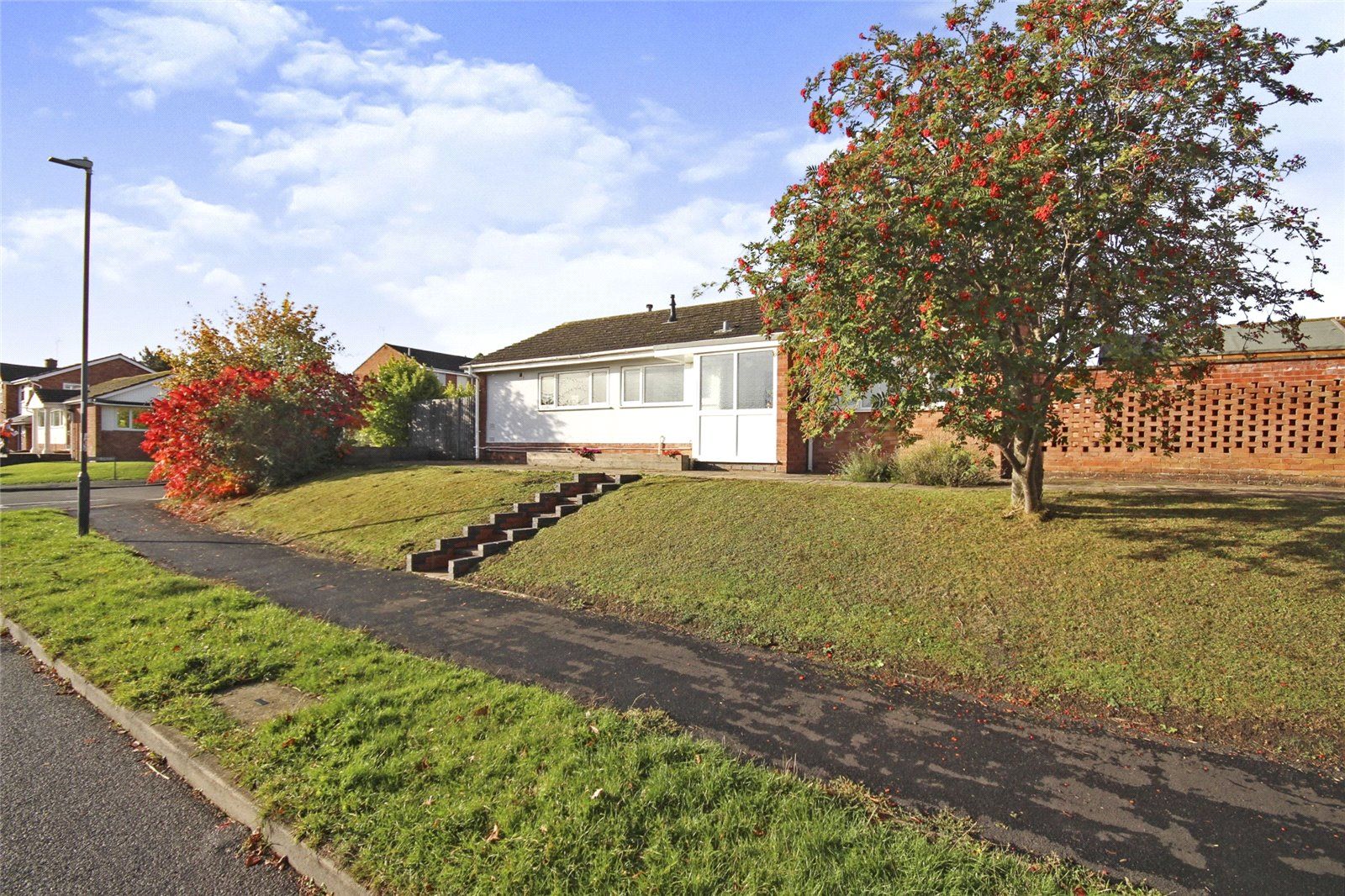 3 bed bungalow for sale in Golf Lane, Whitnash, Leamington Spa CV31