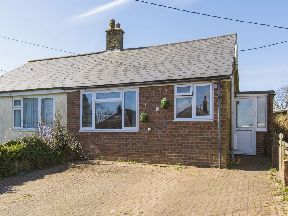 2 bed semidetached bungalow for sale in Cauldham Lane, CapelLeFerne