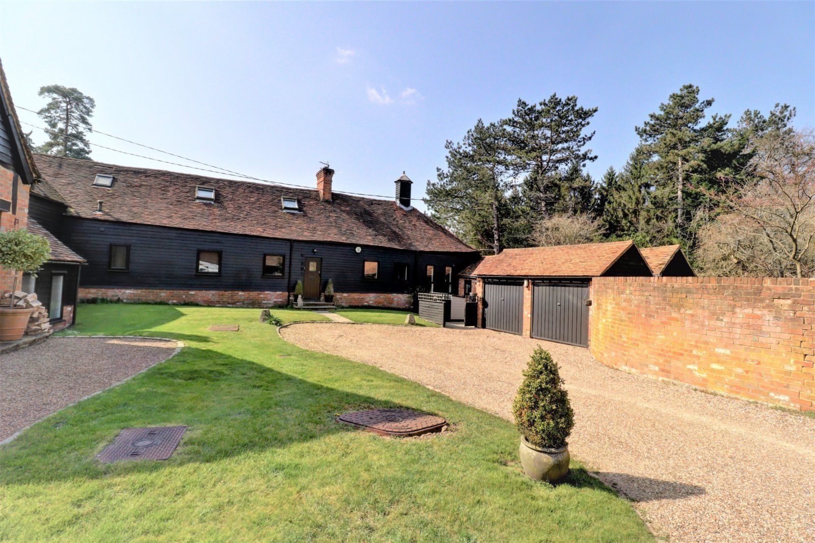 6 bed semidetached house for sale in Kingshill Road, Four Ashes, High