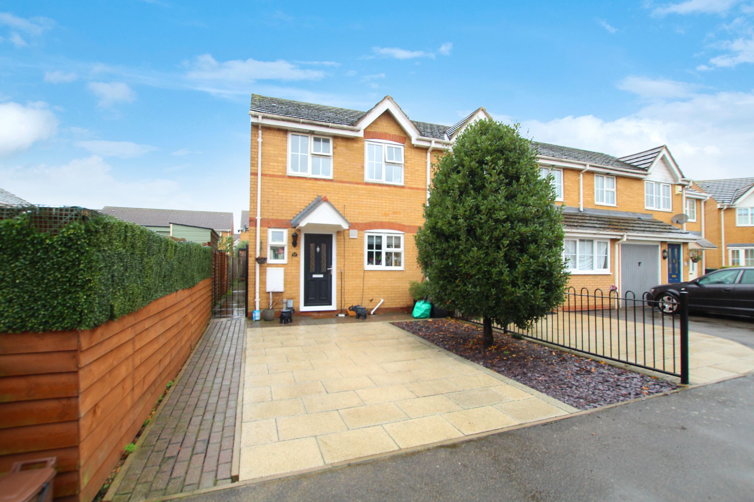 3 bed end terrace house for sale in Lindisfarne Close, Sandy SG19 Zoopla