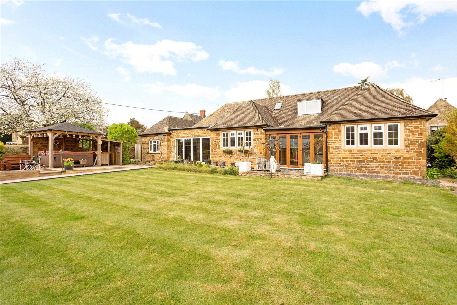 3 bed detached house for sale in Wesley Place, Banbury