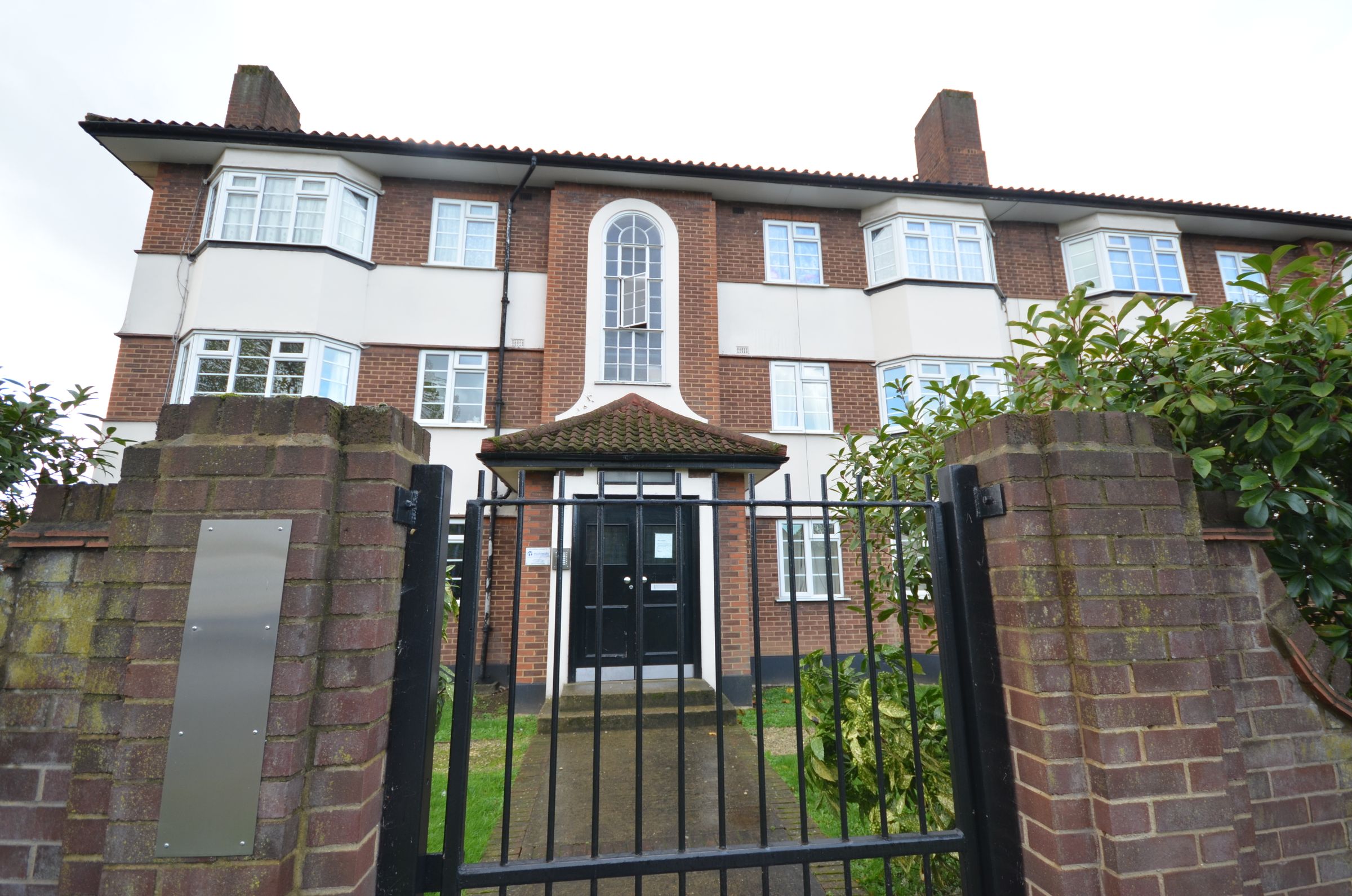 2 bed flat for sale in Kenton Lane, Harrow HA3 Zoopla