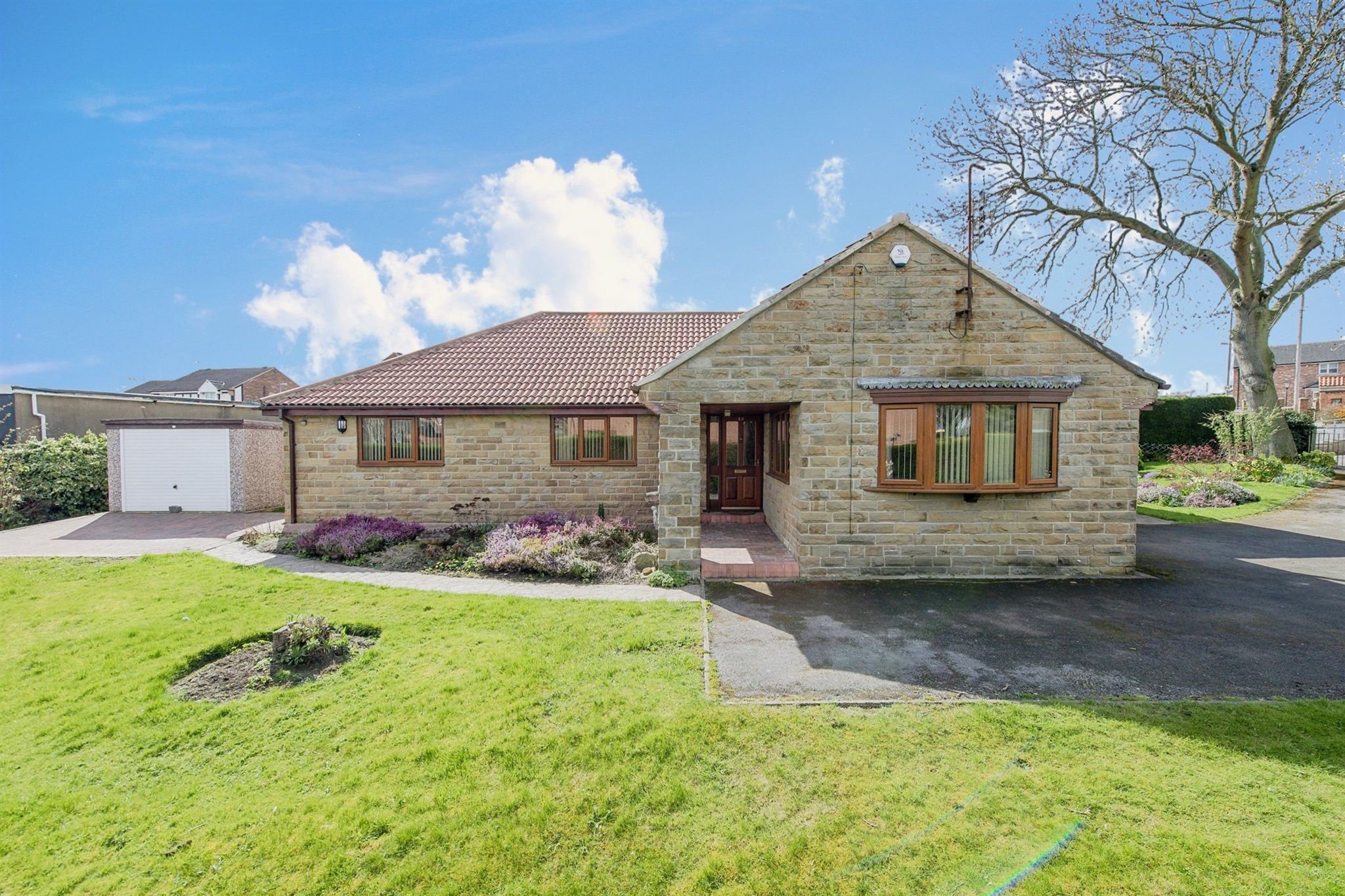 3 bed detached bungalow for sale in Little Hemsworth, Hemsworth