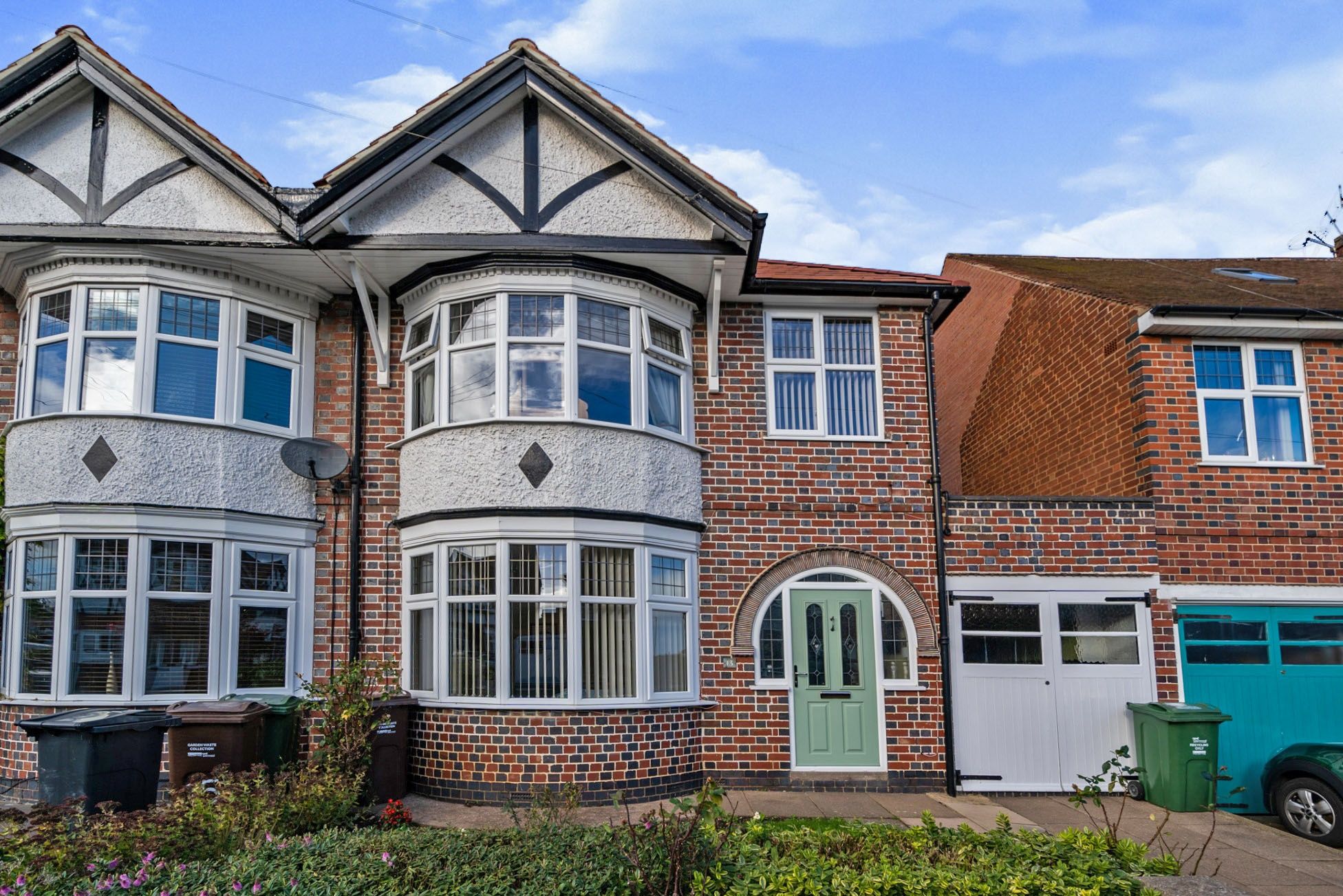 4 bed semidetached house for sale in Elmfield Avenue, Birstall