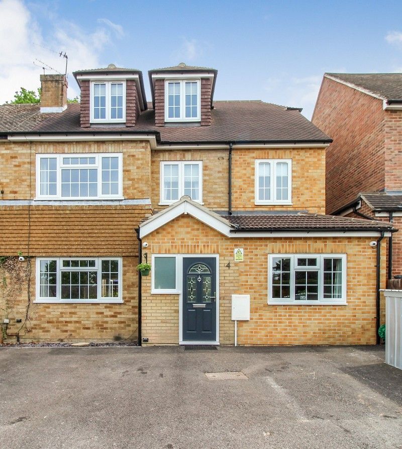 5 bed semidetached house for sale in Woods Hill Close, Ashurst Wood