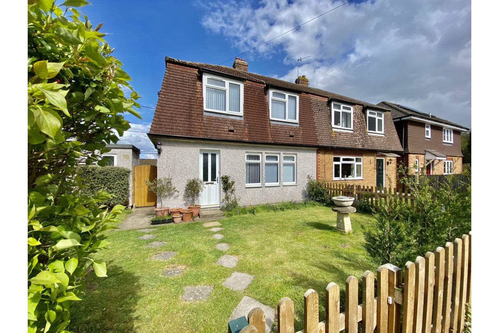 3 bed semidetached house for sale in Sandfield, West Lavington