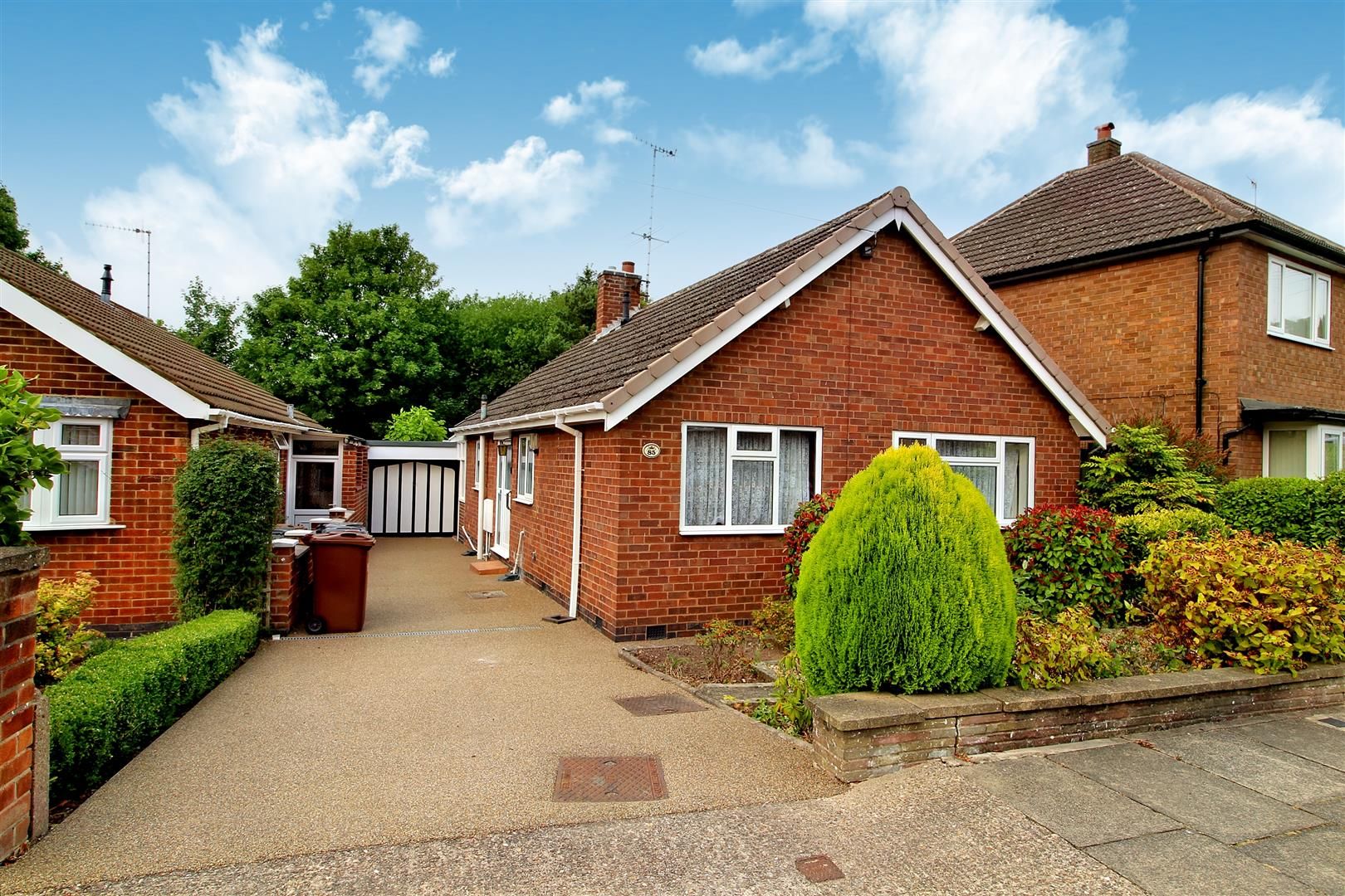 2 bed detached bungalow for sale in Whitby Crescent, Woodthorpe