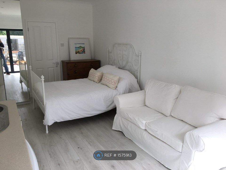 Studio to rent in Dolphin Road, Slough SL1 Zoopla