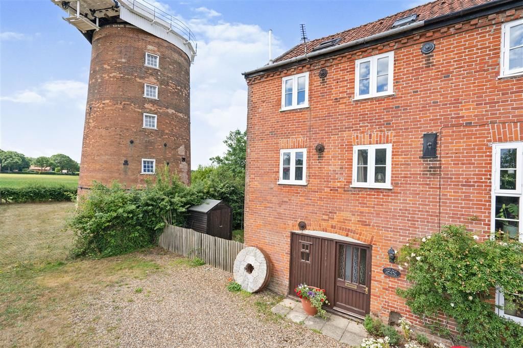 3 bed property to rent in Mill Road, Old Buckenham, Attleborough NR17