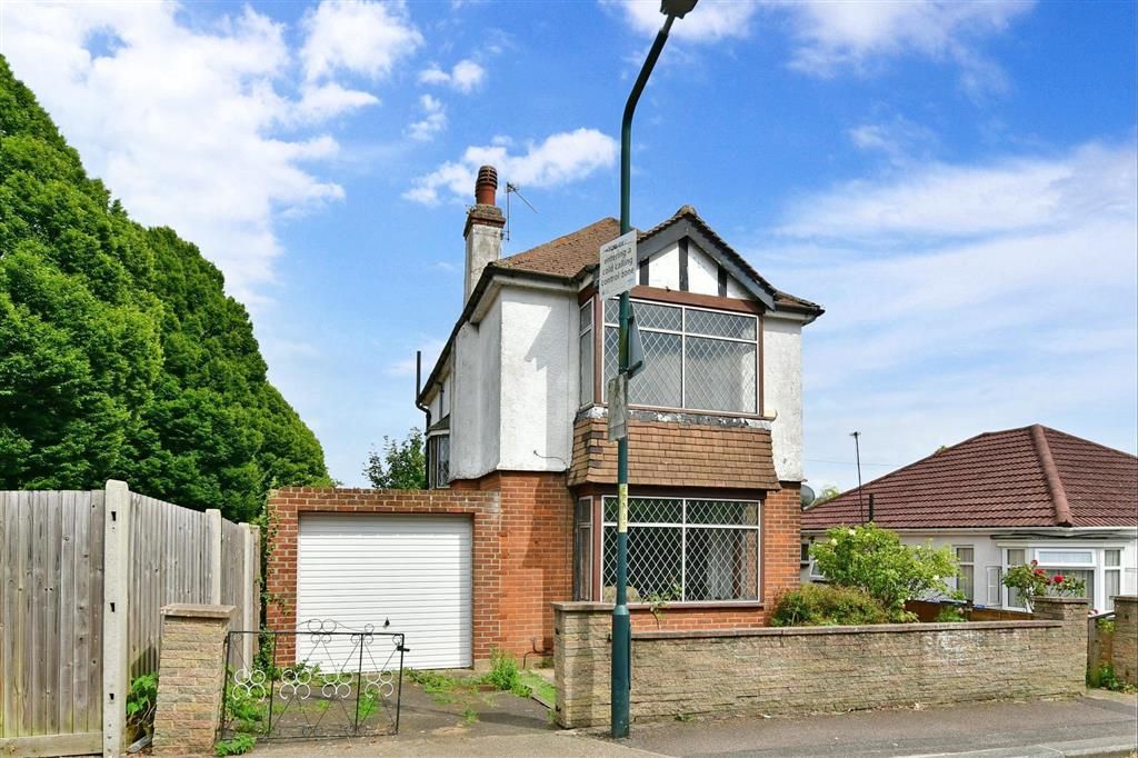 3 bed detached house for sale in Elaine Avenue, Strood, Rochester, Kent