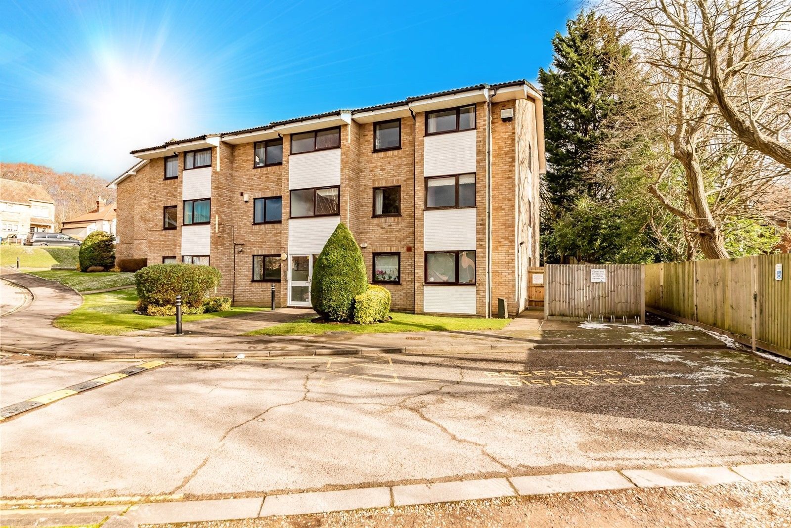 3 bed flat to rent in Clockhouse Road, Farnborough GU14 Zoopla