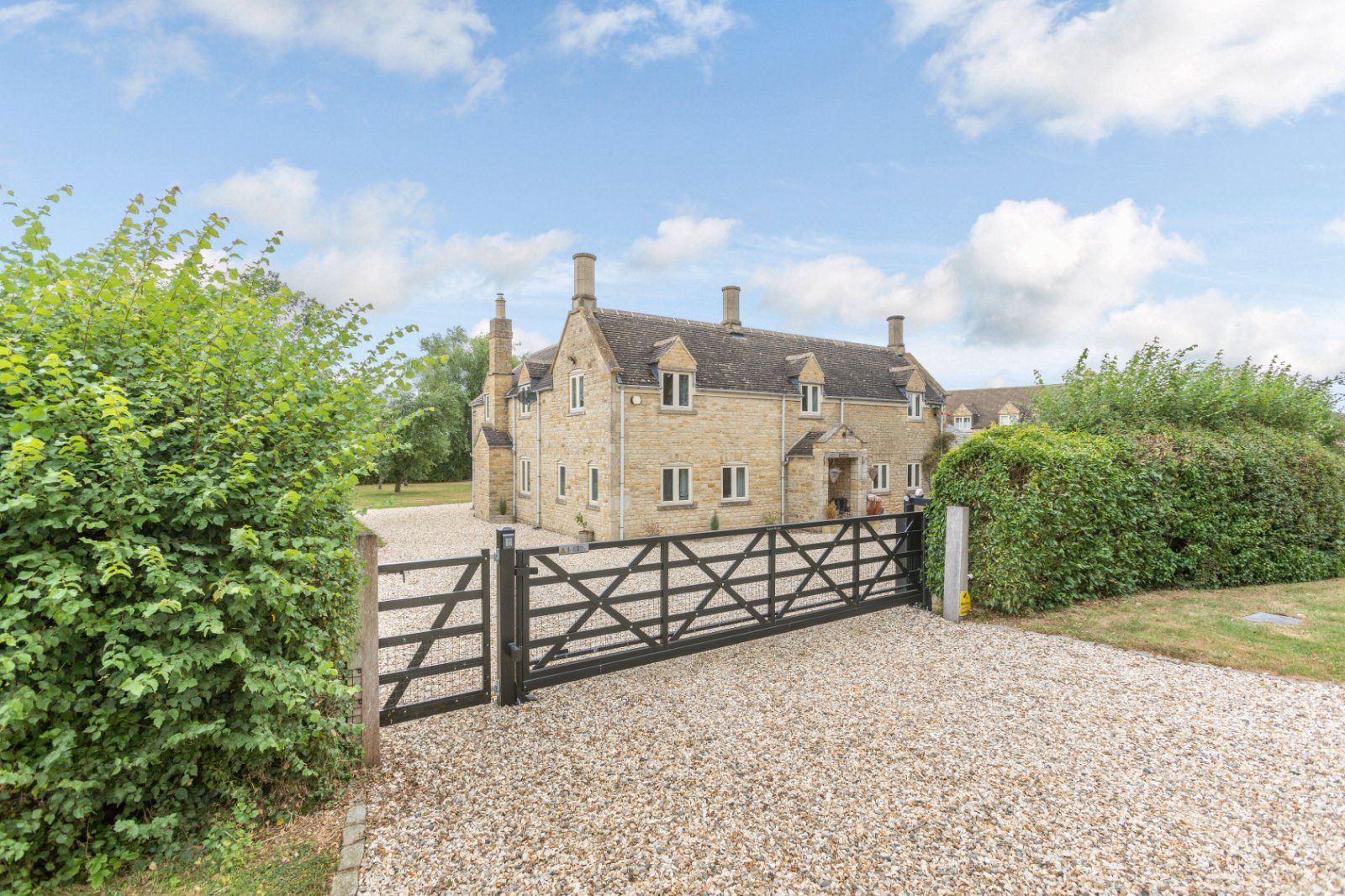 5 bed detached house for sale in BartonOnTheHeath, MoretonInMarsh