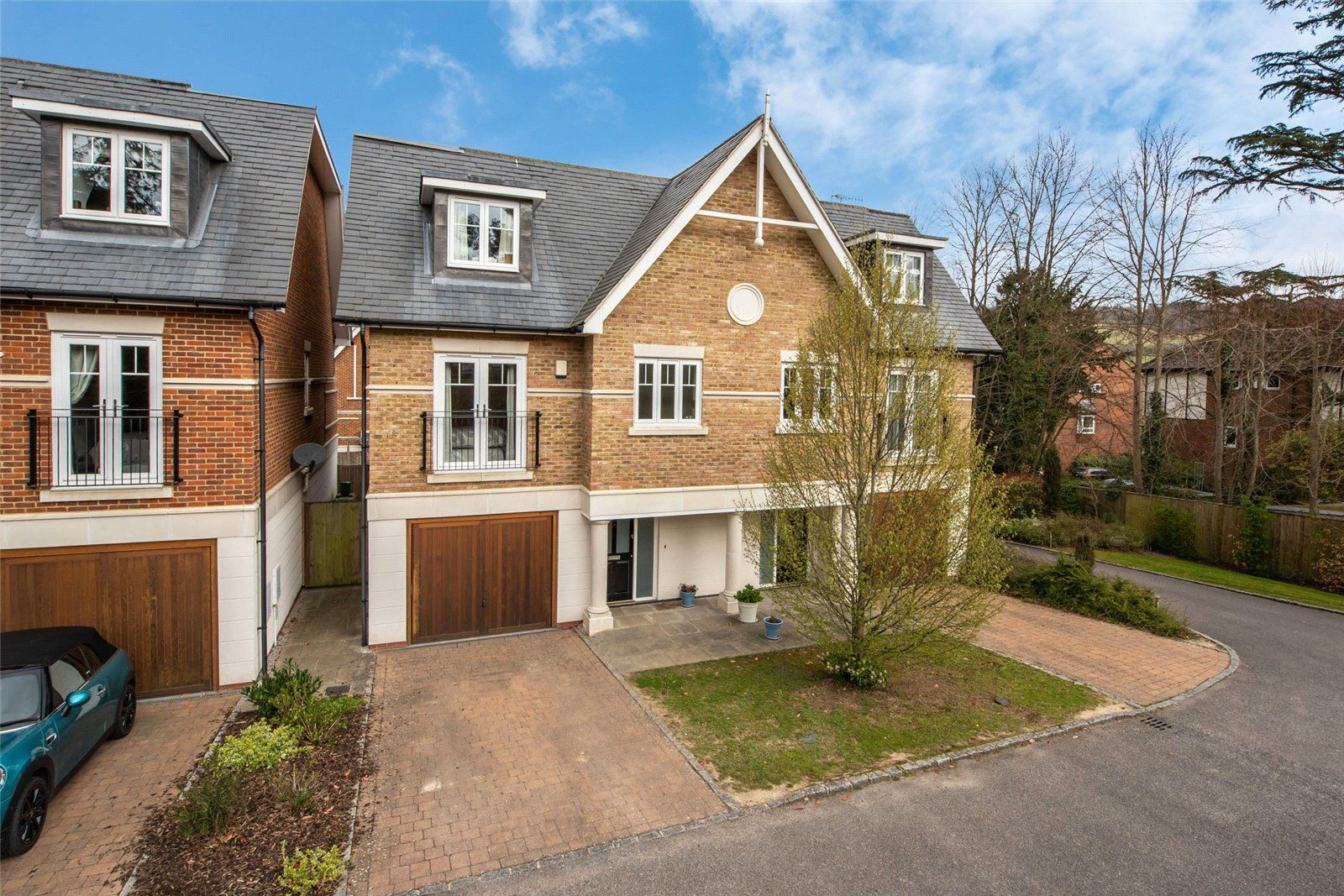 4 bed semidetached house for sale in Betchworth Place, Reigate Road