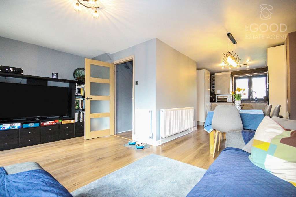 2 bed end terrace house for sale in Limes Avenue, Chigwell IG7 Zoopla