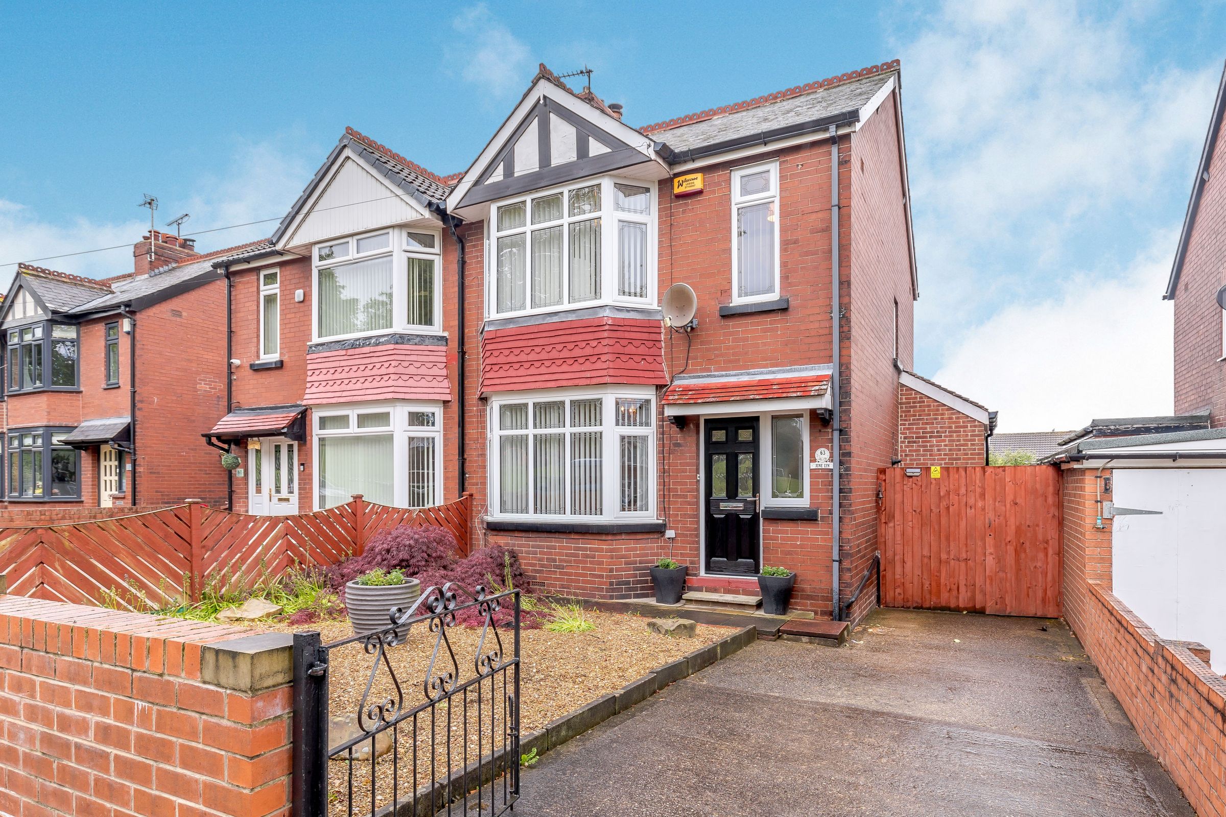 3 bed semidetached house for sale in Ashgap Lane, Normanton, West