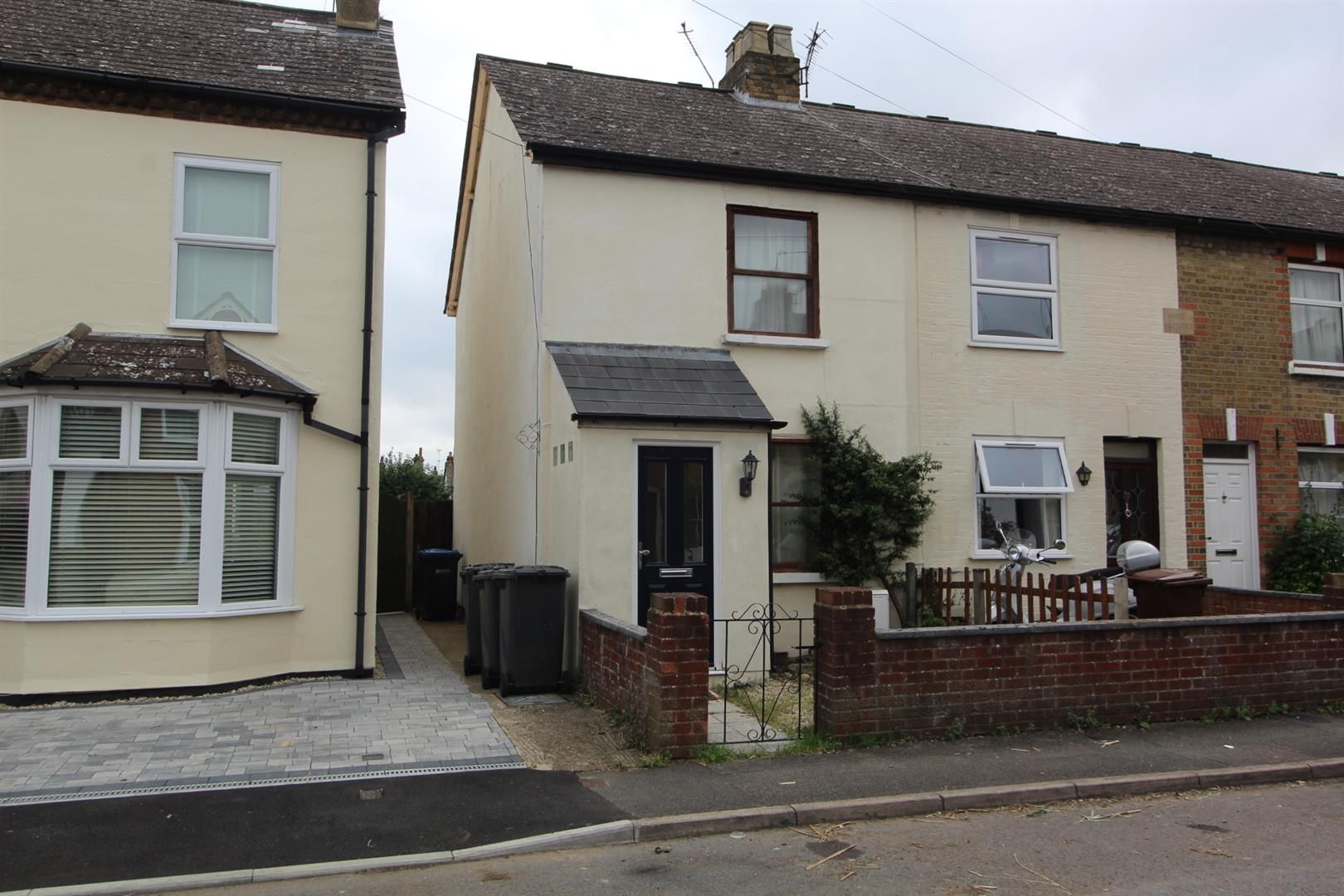 3 bed property to rent in Hummer Road, Egham TW20 Zoopla