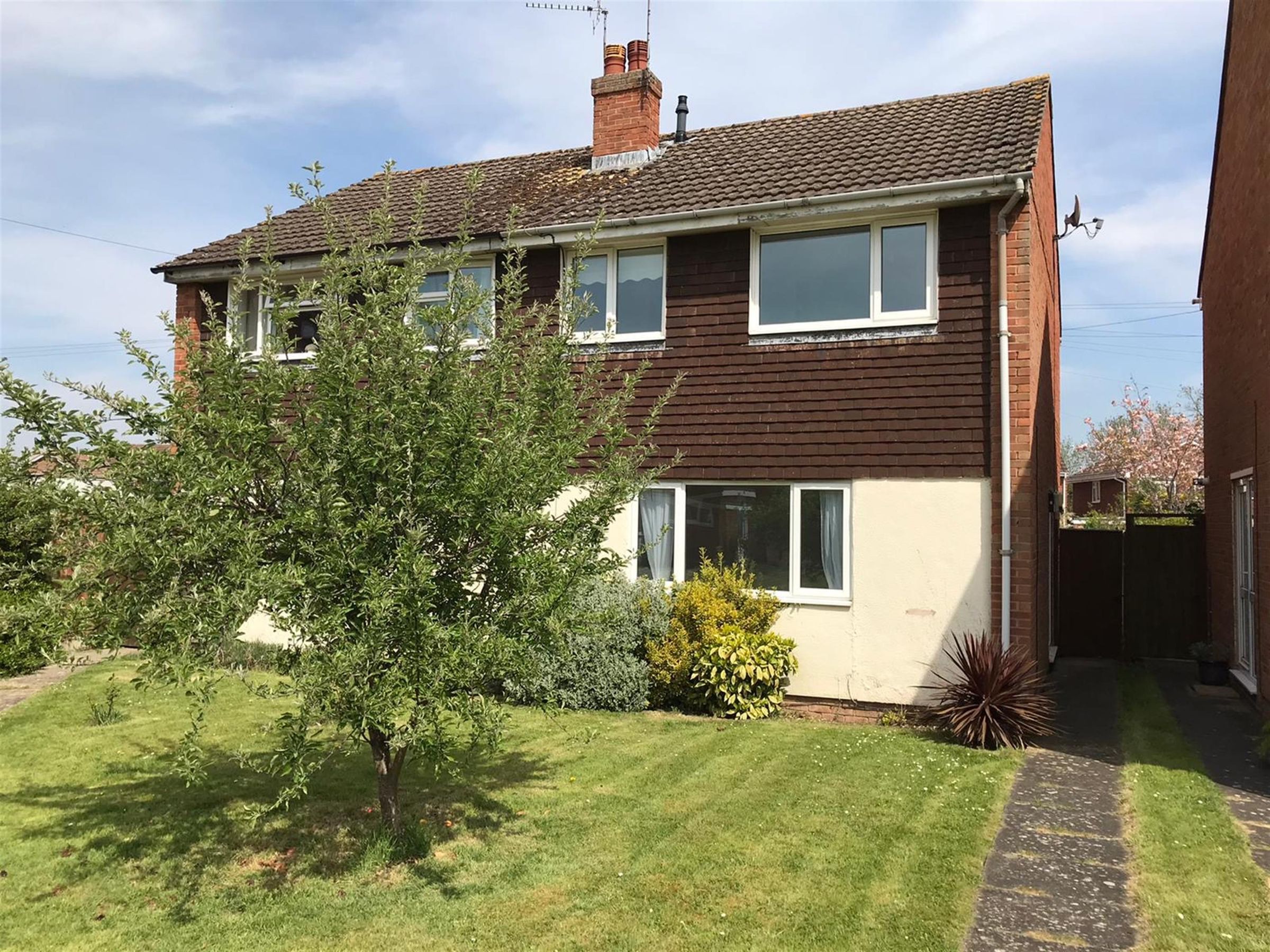 3 bed semidetached house for sale in Broad Oak Way, Hatherley