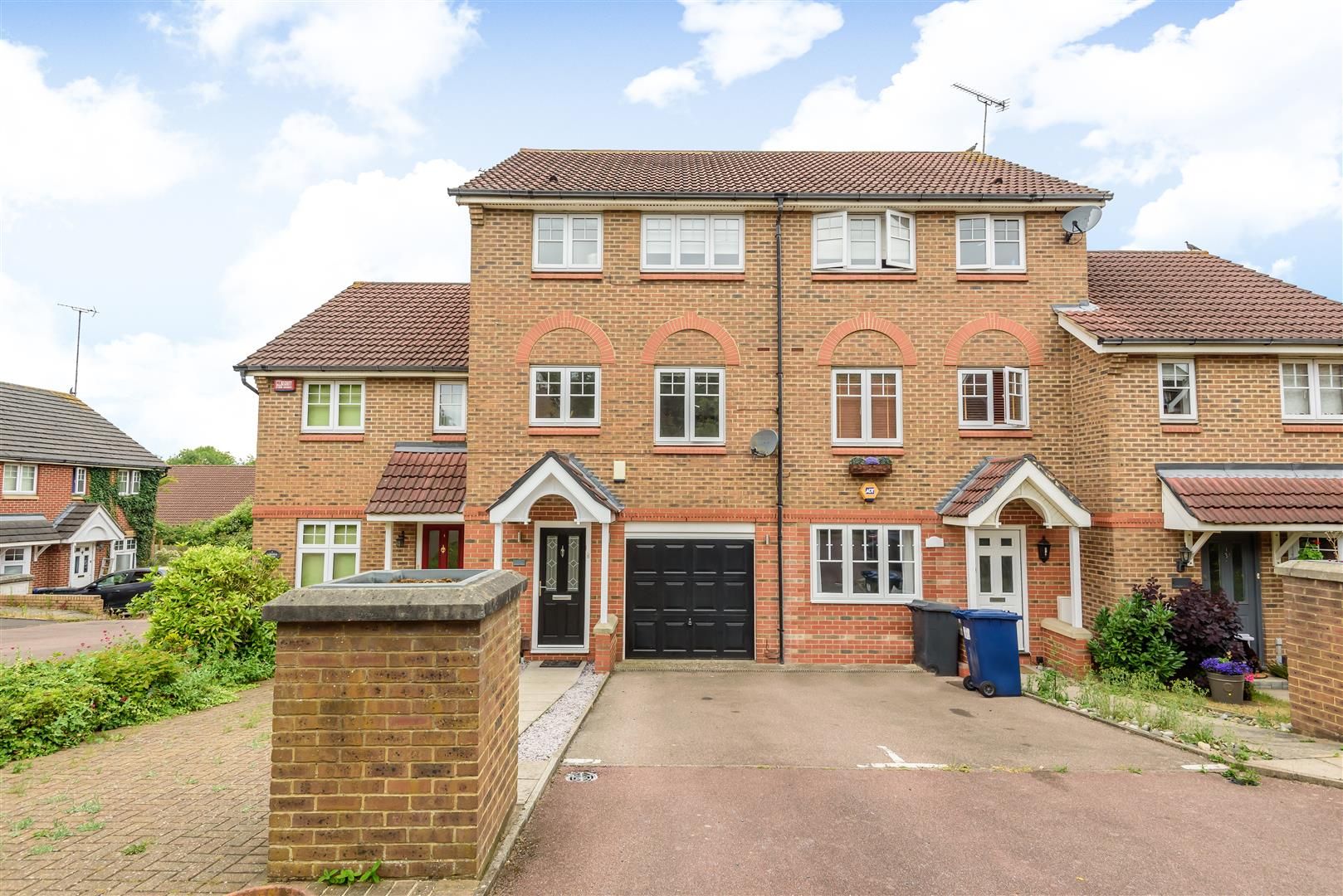 3 bed town house for sale in Larkspur Grove, Edgware HA8 Zoopla