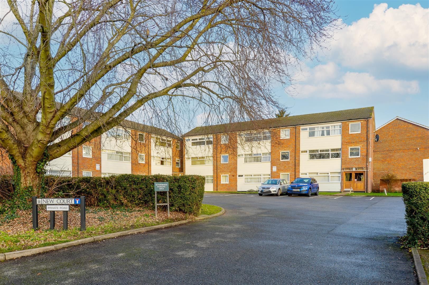 2 bed flat for sale in New Court, Addlestone KT15 Zoopla