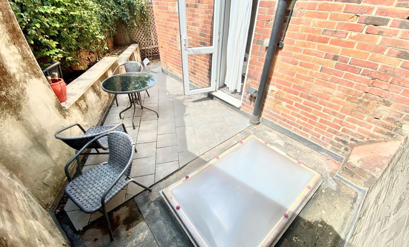 Flat 4 Wootton Towers, 1A Wootton Mount, Bournemouth, Dorset BH1