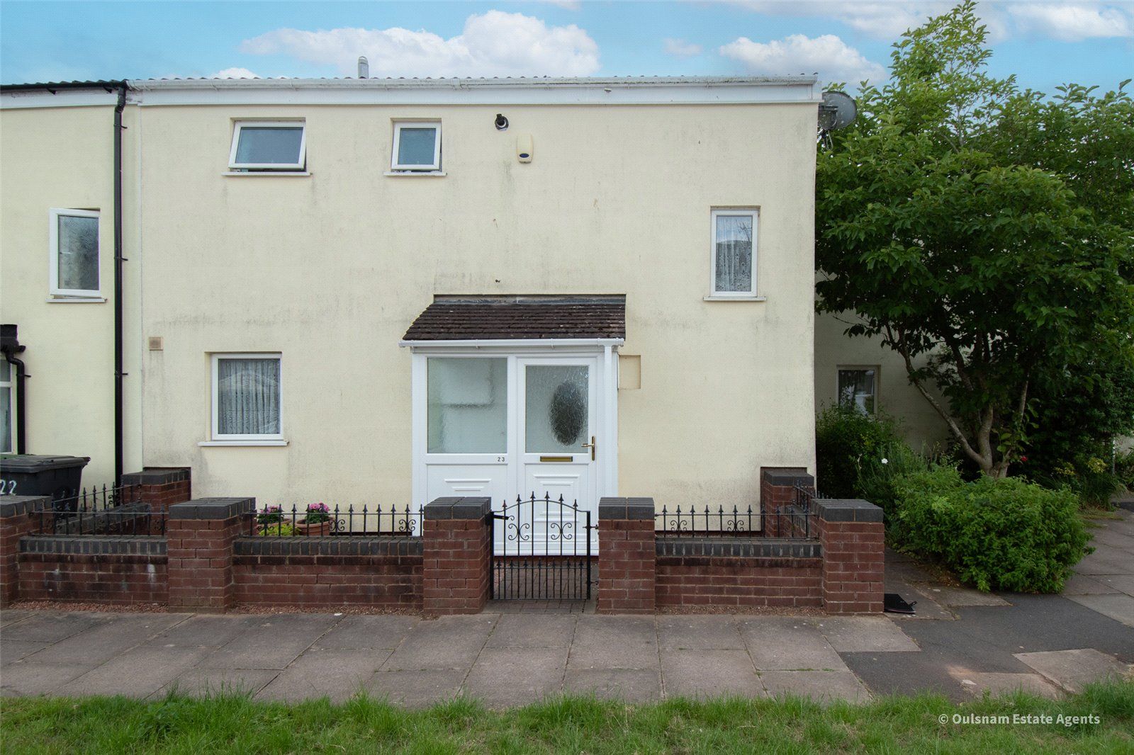 2 bed semidetached house for sale in Lingen Close Winyates West